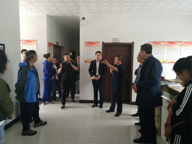 恒峰G22电商加入市工业扶贫现场聚会